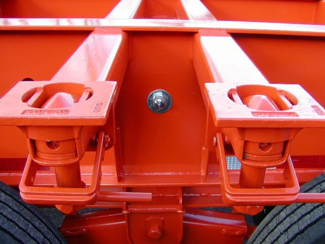  Retractable Twist Lock for Container Chassis and Trailers Painted And In Use